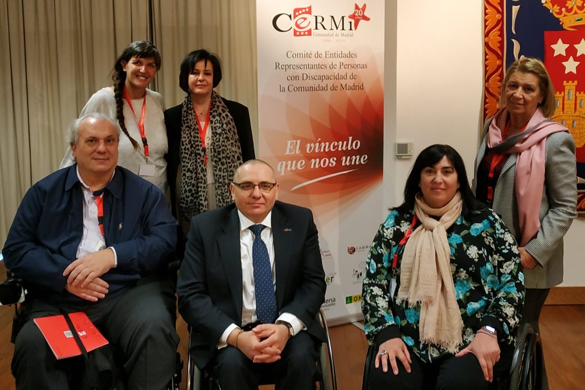 La presidenta de Daño Cerebral Madrid – APANEFA, doña Ana María Gómez Sánchez, asiste al acto del XX Aniversario de CERMI Madrid | Foto: Femaden (@FemadenMadrid)